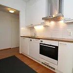 Spacious For 4 With Sauna In Raunistula